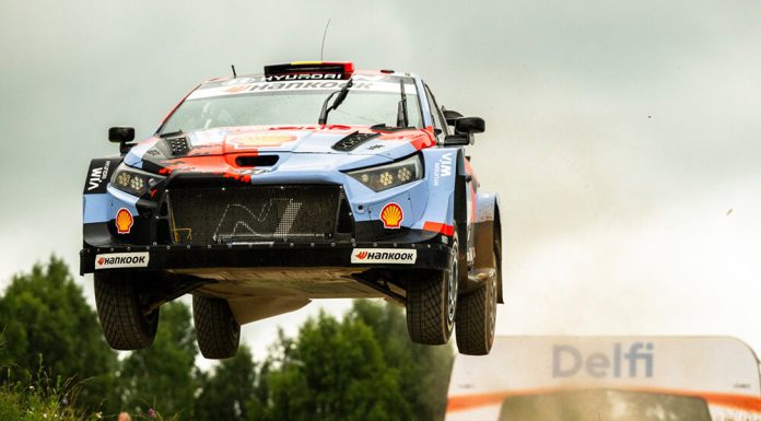 Hankook, WRC Delfi Rallisi Estonya 2026’da Zorlu Çakıllı Zeminde Başarısını Gösterdi